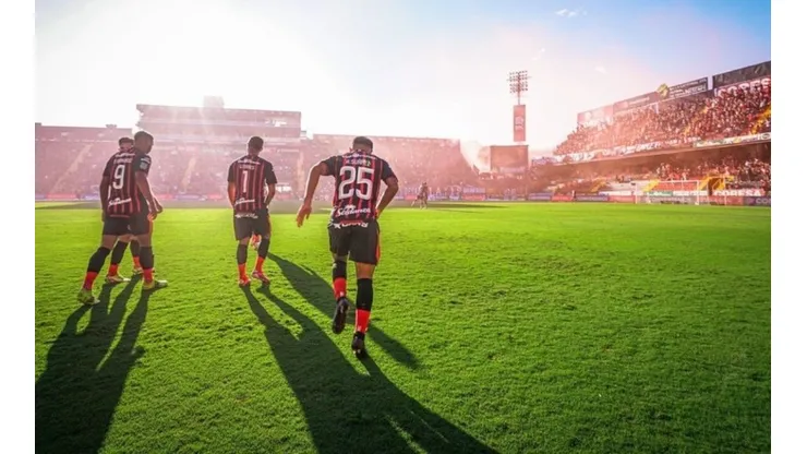 Alajuelense en su estadio (LDA Oficial)
