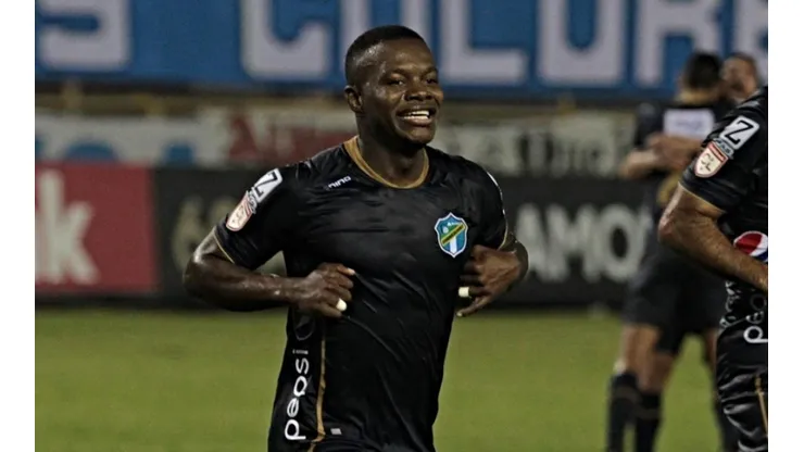 Junior Lacayo se quedaría a jugar en Guatemala