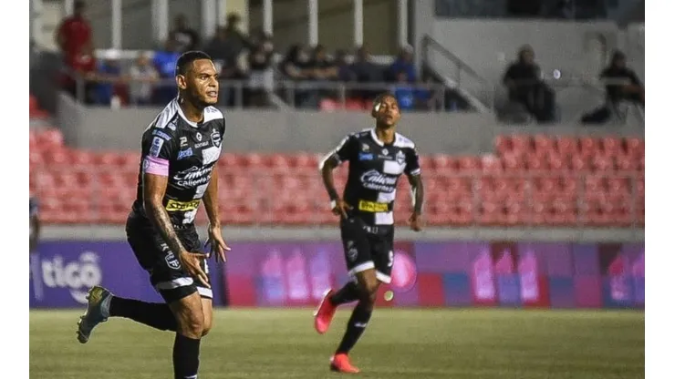 Ismael Díaz militará en el extranjero.