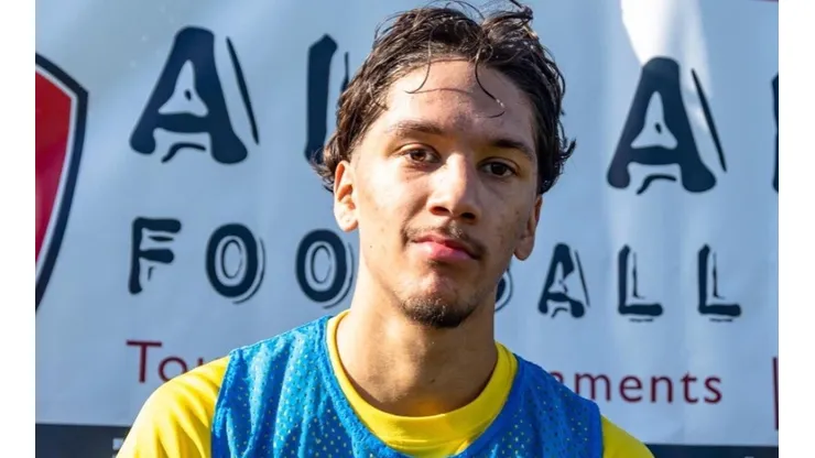 Enrico Dueñas regresó al Vitesse para la pretemporada