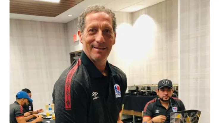 Pedro Troglio piensa en jugadores de Olimpia para reforzarse