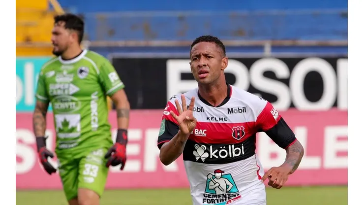 Gabriel Torres podría seguir en LD Alajuelense.