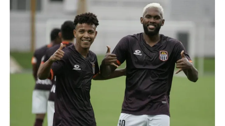 Isidoro Hinestroza se acerca al fútbol ecuatoriano.