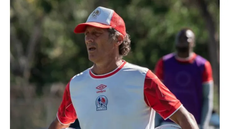 Pedro Troglio podría abandonar Olimpia