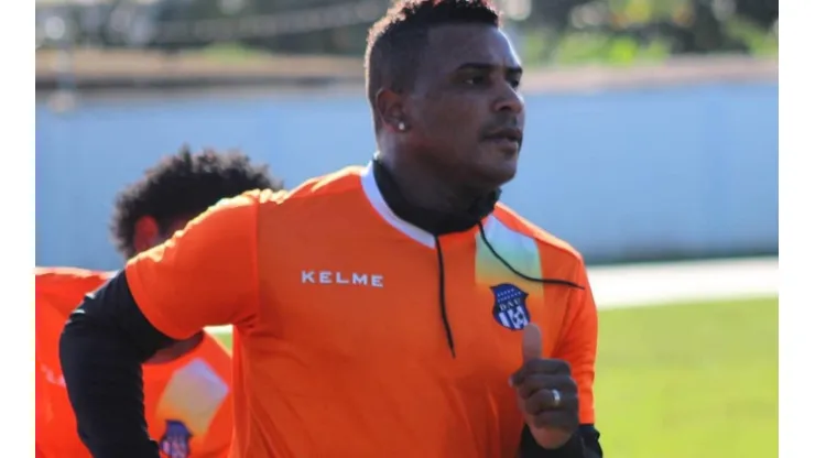 Harold Cummings se entrena con el DAU.