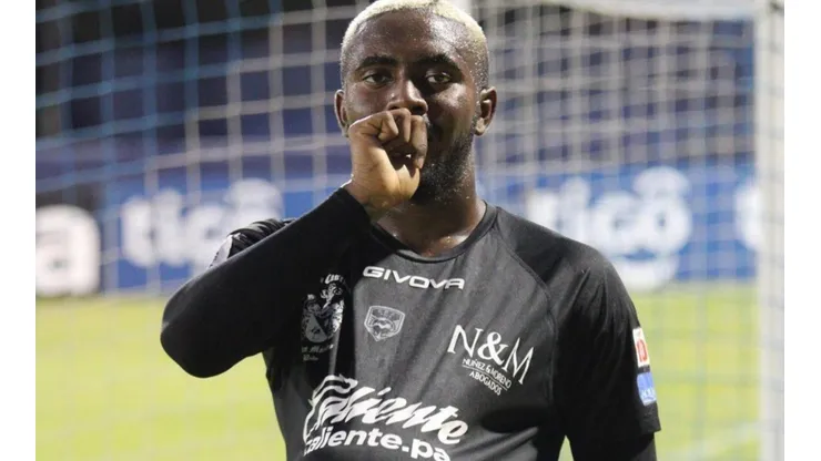 Ricardo Phillips Jr muy cerca del fútbol sudamericano.