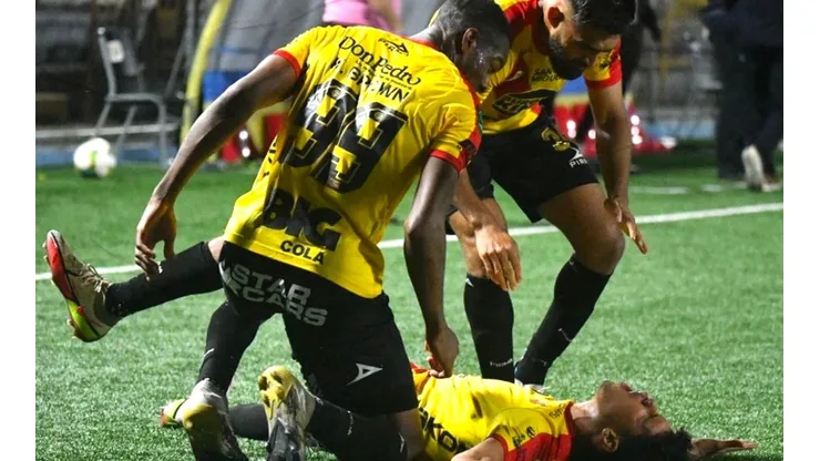 Herediano vence a Saprissa y se corona campeón en su centenario
