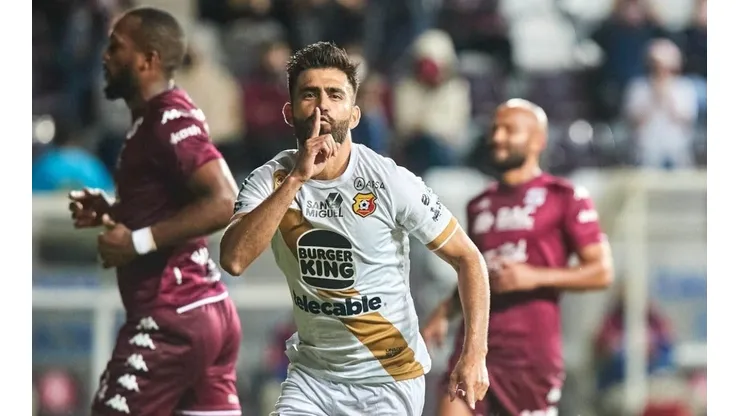 El mexicano Basulto silenció la cueva con su anotación (CSH Oficial)