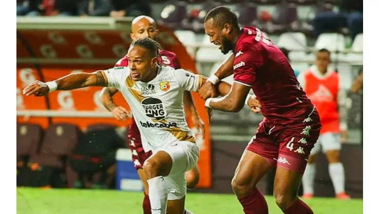 Herediano vence a Saprissa con un penal sobre la hora [VIDEO]