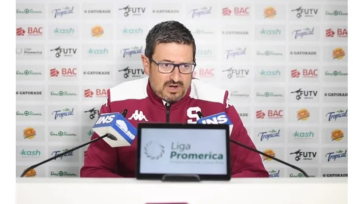 Iñaki Alonso en conferencia de prensa (Saprissa Oficial)