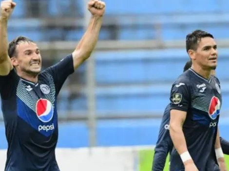 Dos extranjeros con pie y medio fuera de Motagua