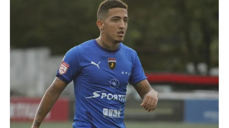 Ángel Orelién cerca de un equipo de Sudamérica.