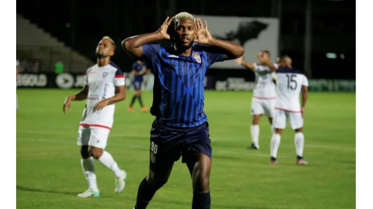 Isidoro Hinestroza en la órbita de varios equipos.