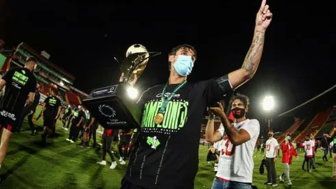Bryan Ruiz, celebrando la copa número 30 de Alajuelense (LDA Oficial)