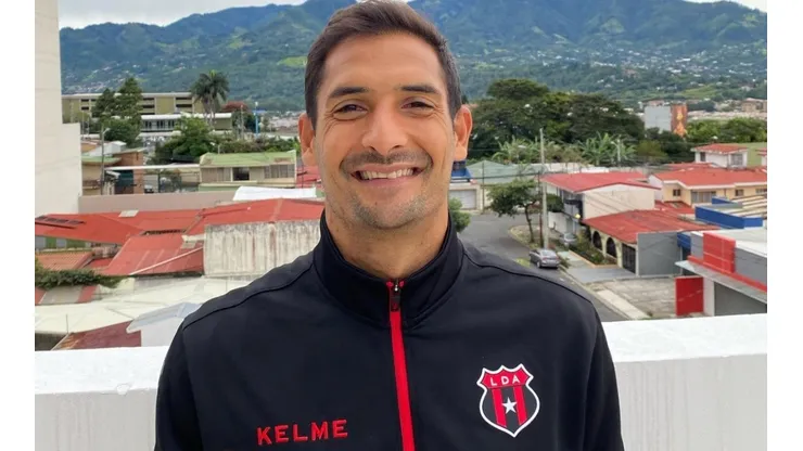 Para la afición manuda, Celso Borges debió lanzar el penal ante Saprissa