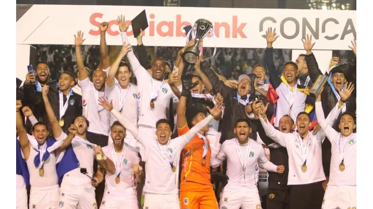 Comunicaciones levantando el título internacional más reciente para un club de Centroamérica, la Liga Concacaf 2021