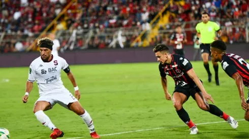 Saprissa mantiene su ventaja contra Alajuelense y clasifica a la final