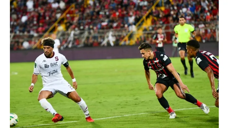 Saprissa mantiene su ventaja contra Alajuelense y clasifica a la final