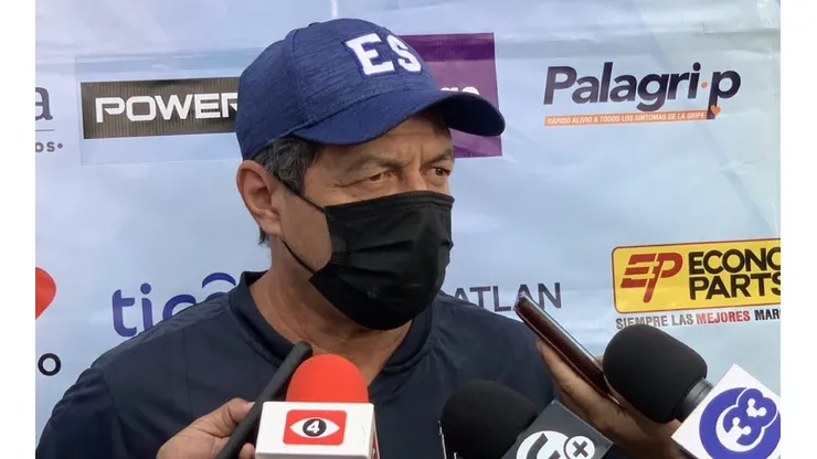 Hugo Pérez espera que El Salvador le compita a Chile
