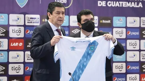 La Selección de Guatemala presentó a Luis Fernando Tena