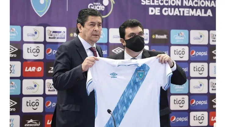 La Selección de Guatemala presentó a Luis Fernando Tena