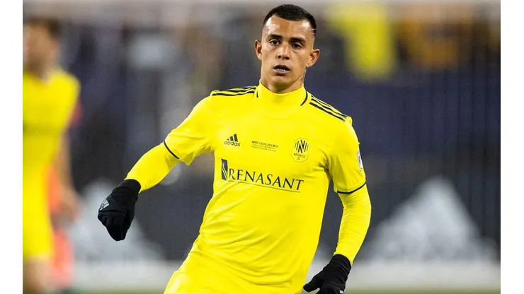 Nashville renueva el contrato de Randall Leal