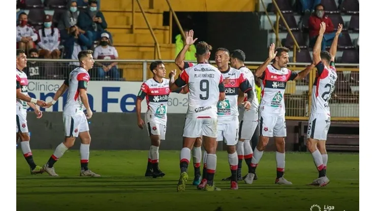 Gabriel Torres anotó en la final del fútbol tico.