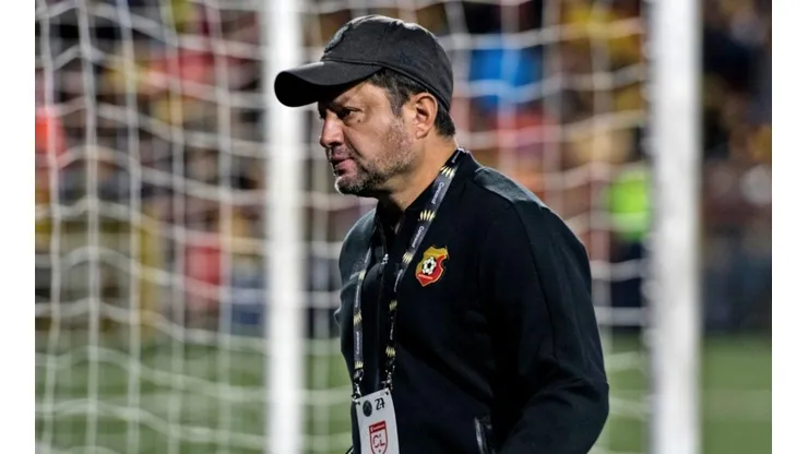 Jafet Soto: "No sé si hay árbitros en capacidad para pitarle a Herediano"