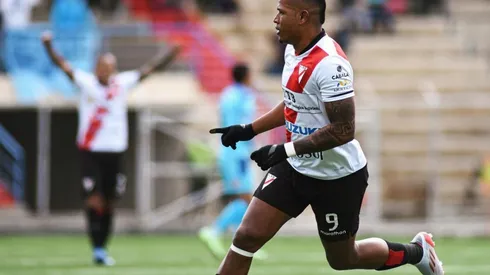 Catuy anota un golazo desde fuera del área.