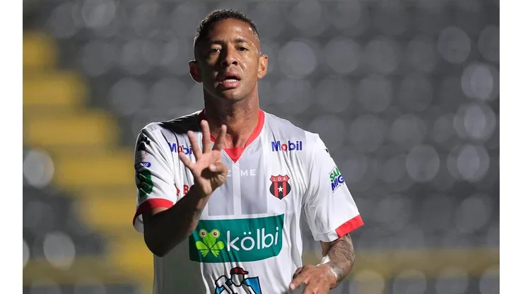 Gabriel Torres abrió la puerta a una posible salida en el 2022