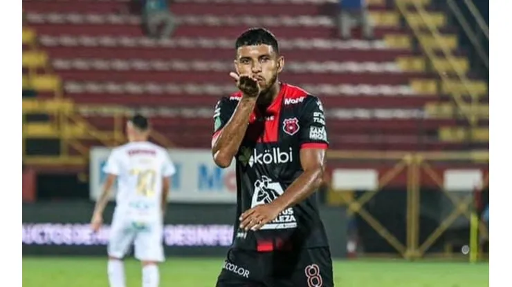 Johan Venegas celebrando una anotación con Alajuelense (LDA Oficial)