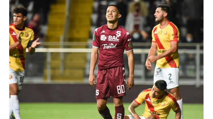 Gran juego de Jimmy Marín ante Herediano (Saprissa Oficial)