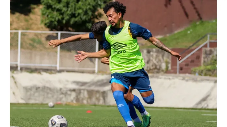 El Salvador se prepara con novedades para enfrentar a Ecuador