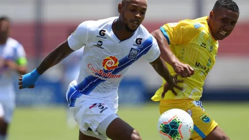 Azmahar Ariano se despide de su club en Perú.