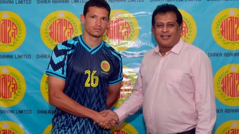 Daniel Colindres fue presentado en su nuevo equipo