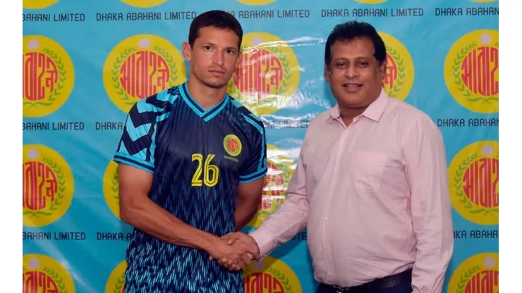 Daniel Colindres fue presentado en su nuevo equipo