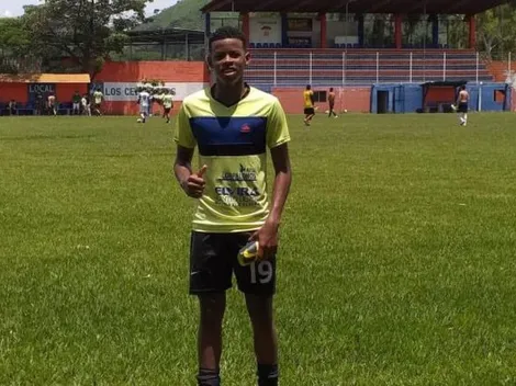 Es hijo de un jugador colombiano, juega en Guatemala y jugará en La Selecta
