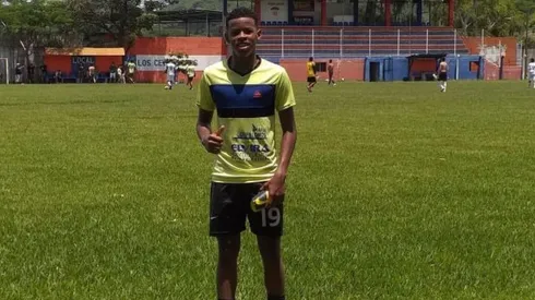 Es hijo de un jugador colombiano, juega en Guatemala y jugará en La Selecta