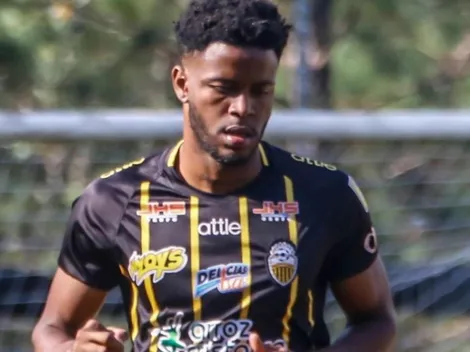 ¡Preocupante! Freddy Góndola sale lesionado de su último encuentro