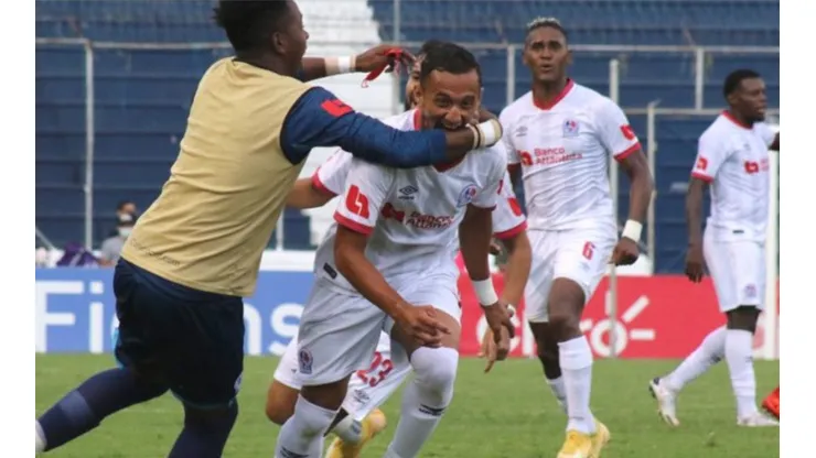 Olimpia remonta y avanza a semifinales
