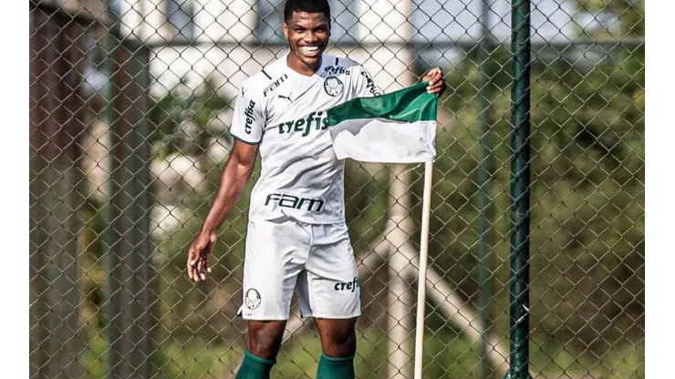 Newton Williams anota en la victoria de Palmeiras.