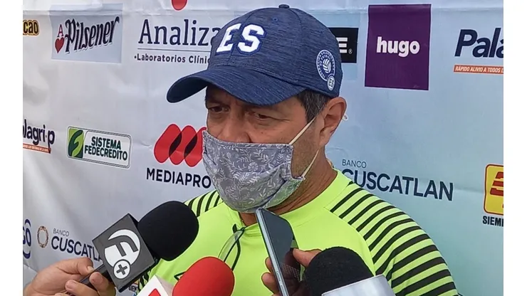 Hugo Pérez afirma que jugar ante Bolivia será bueno para El Salvador