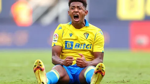 Choco Lozano brinda asistencia en importante victoria del Cádiz