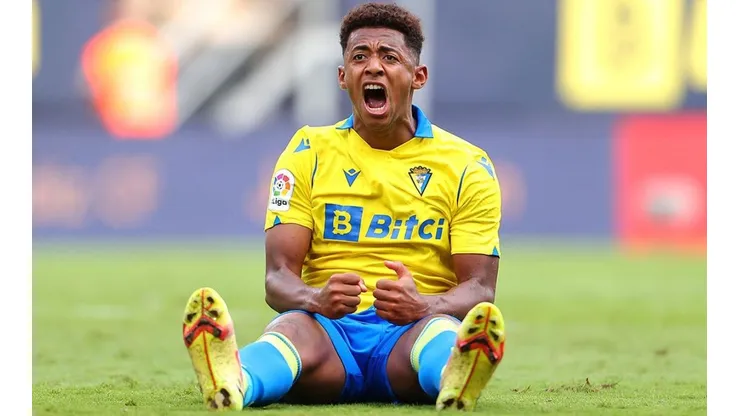 Choco Lozano brinda asistencia en importante victoria del Cádiz