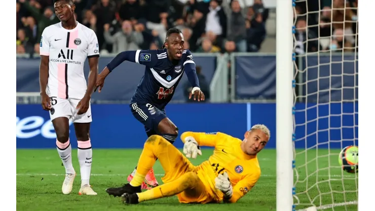 Alberth Elis le anota a Keylor Navas en el triunfo del PSG