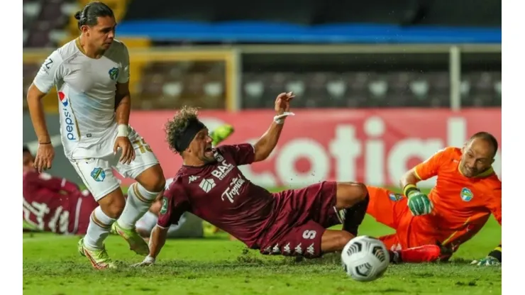 Oficial: Alineaciones de Comunicaciones y Saprissa