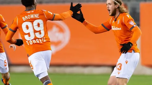 Omar Browne protagonista en la remontada de Forge.