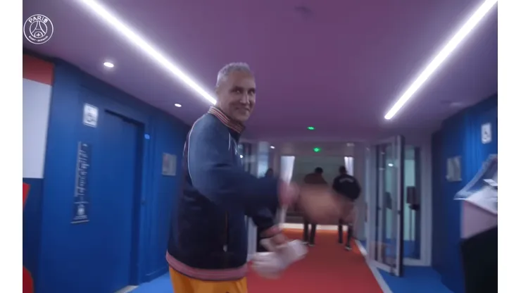 Keylor Navas bromeó también con las cámaras del club