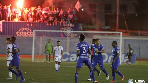 Tauro y Árabe Unido se enfrentan en el Clásico de Campeones