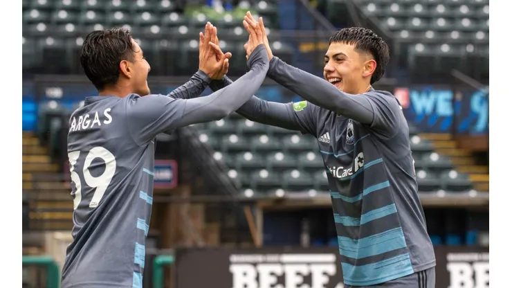 Salvadoreño se despacha con un triplete de asistencias